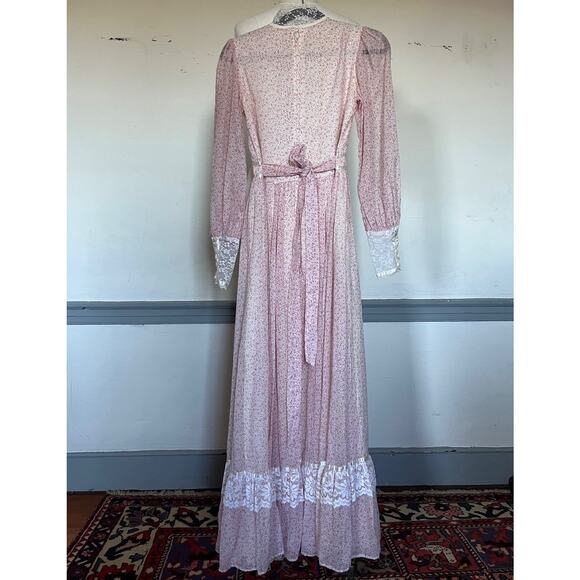 “Buy It Now + Best Offer” early 1970s pink and white flowered Gunny Sax dress - Picture 2 of 6